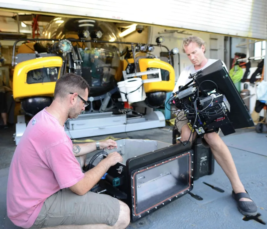 3D camera rig prep aboard Alucia